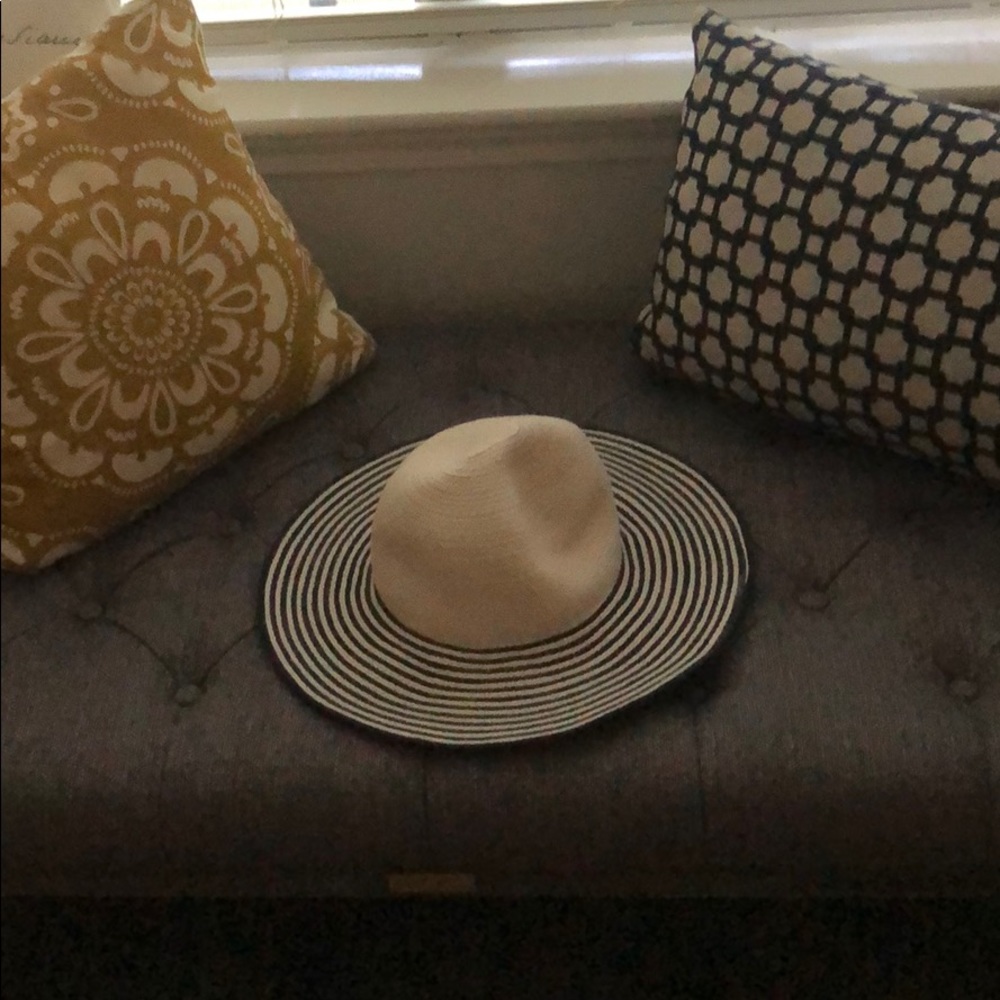 Spring / Summer Hat - Picture 3 of 3